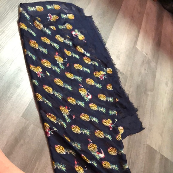 Vera Bradley Soft Fringe Scarf 100% Rayon Toucan Party Print 30”W x 72” L NWT - Picture 12 of 16